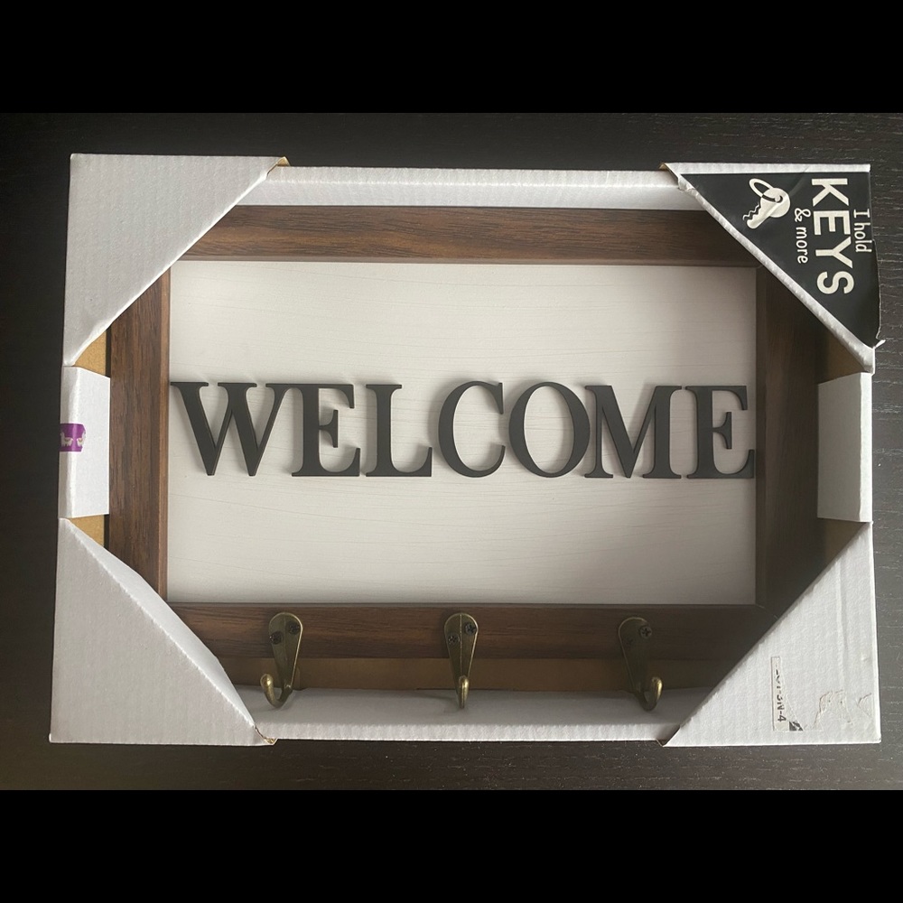 Welcome Sign with Key Hooks